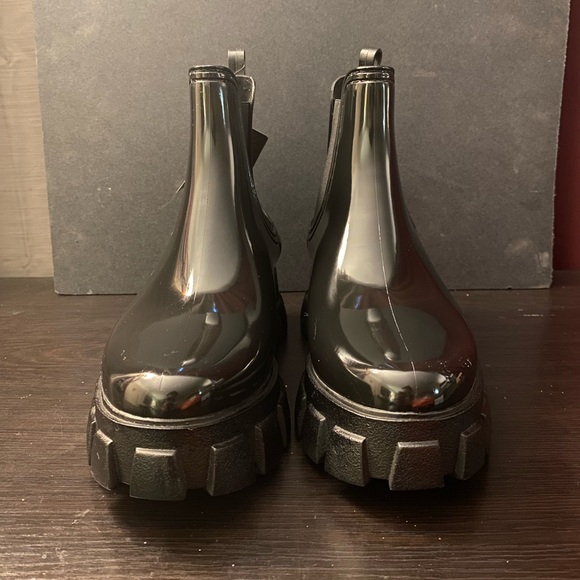 Black, shiny combat boots from forever 21 - Picture 2 of 5